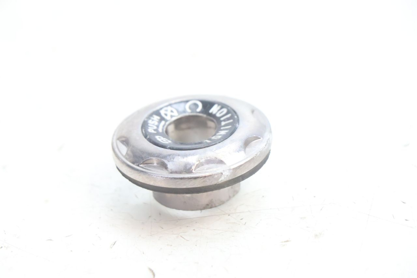 photo de COPERCHIO BLOCCHETTO ACCENSIONE JM MOTORS SANTANA EVO 50 (2024 - 2026) - Dettaglio del componente