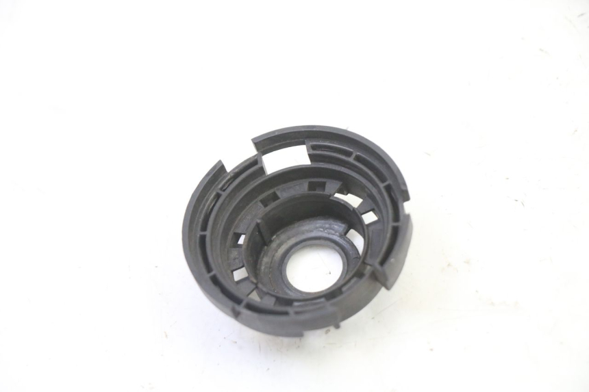 photo de COPERCHIO BLOCCHETTO ACCENSIONE PEUGEOT SATELIS 250 (2006 - 2012) - Zoom sullo stato d'uso