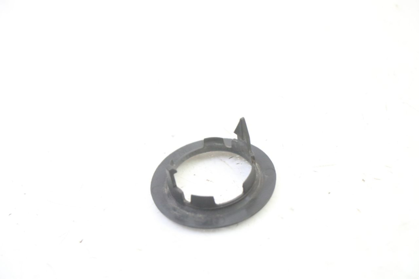 photo de COPERCHIO BLOCCHETTO ACCENSIONE PEUGEOT SATELIS 250 (2006 - 2012) - Zoom sullo stato d'uso