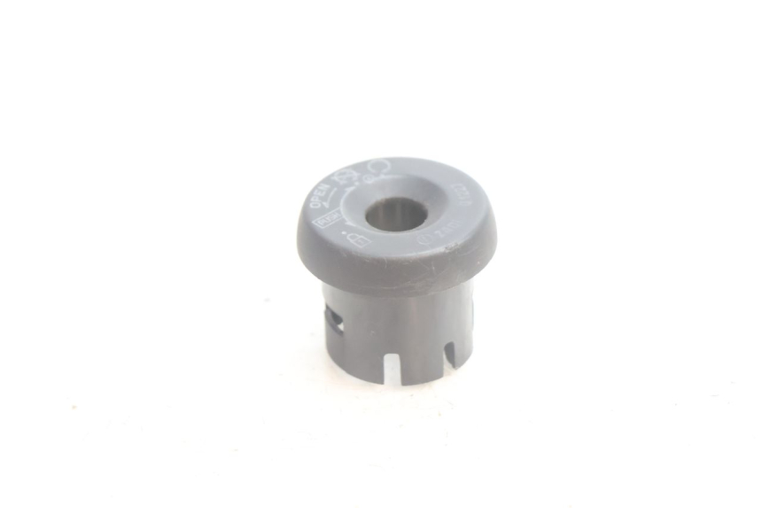 photo de COPERCHIO BLOCCHETTO ACCENSIONE APRILIA SCARABEO GT 125 (1999 - 2007) - Dettaglio del componente