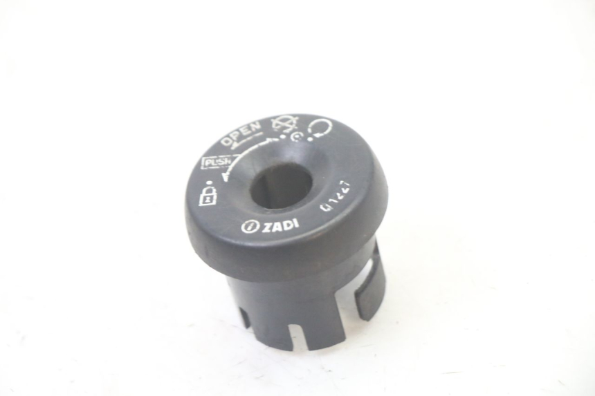 photo de COPERCHIO BLOCCHETTO ACCENSIONE APRILIA SCARABEO GT TOURING 125 (1999 - 2005) - Vista principale