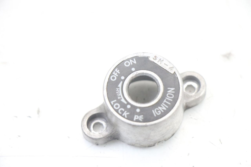 photo de COPERCHIO CHIAVE SUZUKI GSX F GSXF 650 (2007 - 2015) - Vista principale