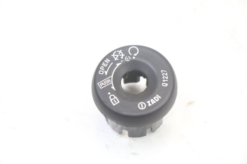 photo de COPERCHIO CHIAVE YAMAHA YP MAJESTY 125 (2007 - 2010) - Vista principale