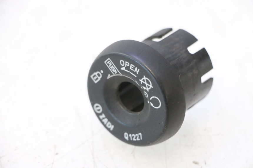 photo de Tappo serratura YAMAHA YP MAJESTY 125 (1998 - 2001) - Zoom sullo stato d'uso