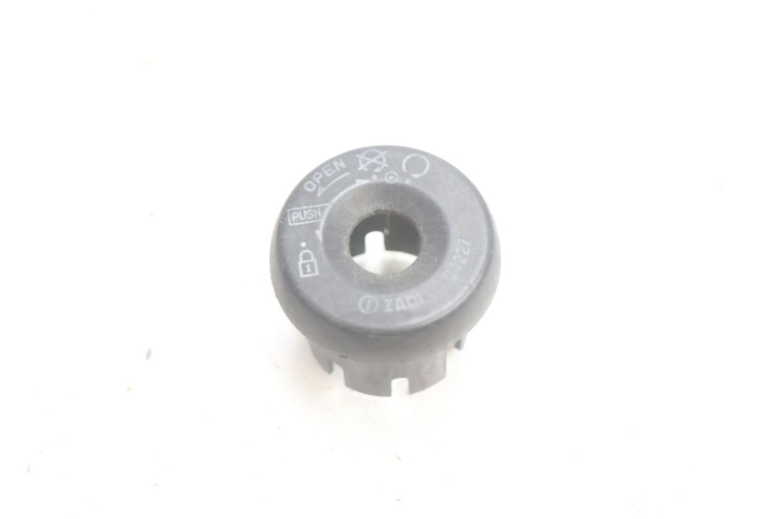 photo de COPERCHIO CHIAVE YAMAHA YP MAJESTY 125 (2002 - 2006) - Vista principale