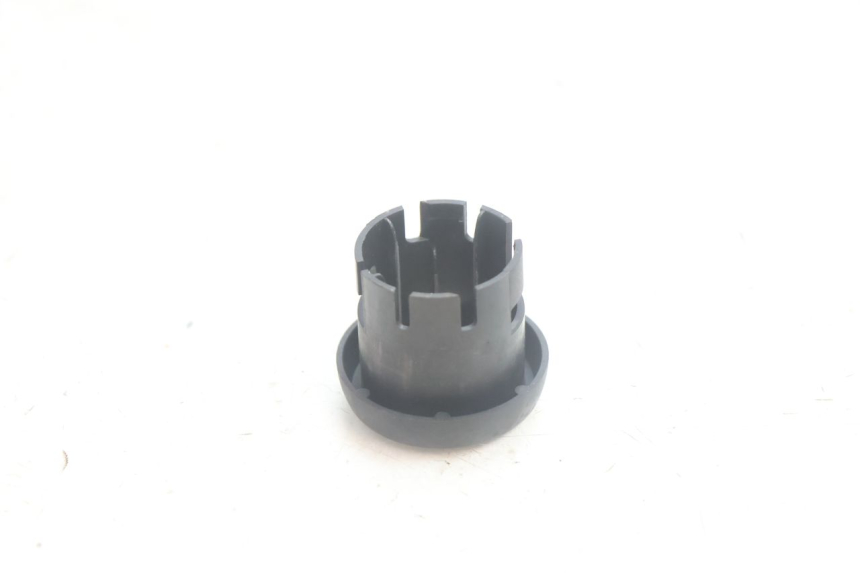 photo de COPERCHIO CHIAVE YAMAHA YP MAJESTY 125 (2002 - 2006) - Altra angolazione