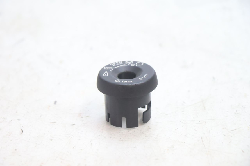 photo de COPERCHIO CHIAVE YAMAHA YP MAJESTY 125 (2002 - 2006) - Dettaglio del componente