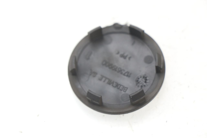 photo de COPERCHIO RUOTA PEUGEOT JET FORCE CARBU 50 (2003 - 2016) - Dettaglio del componente