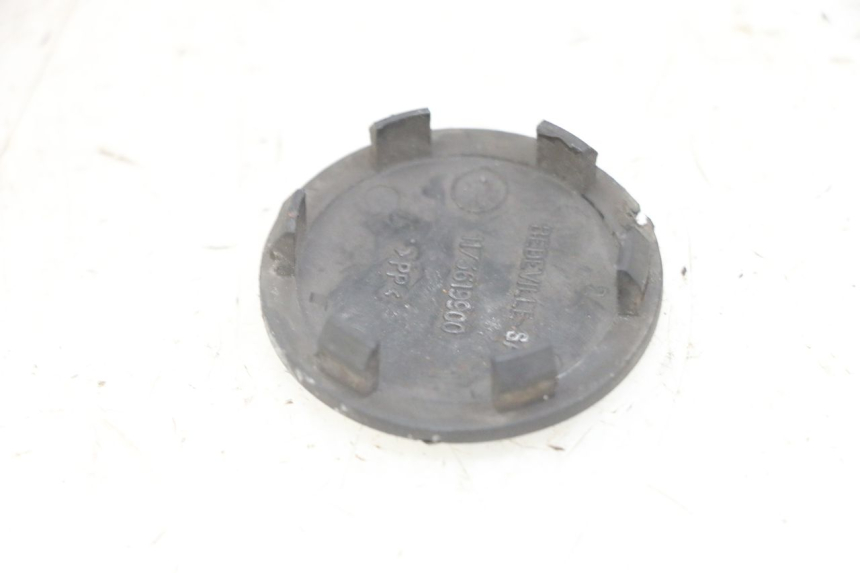 photo de COPERCHIO RUOTA PEUGEOT JET FORCE CARBU 50 (2003 - 2016) - Dettaglio del componente