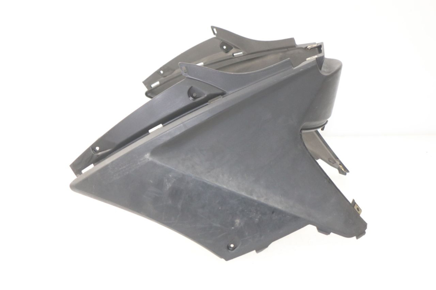 photo de COPERCHIO SOTTO SELLA KYMCO AGILITY CITY 4T 50 (2008 - 2016) - Primo piano tecnico