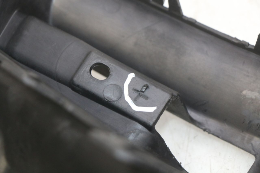 photo de COPERCHIO SOTTO SELLA PEUGEOT CITYSTAR 125 (2011 - 2017) - Altra angolazione