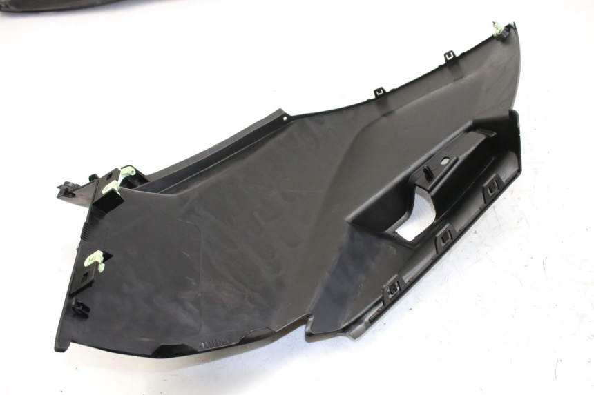 photo de COPERCHIO SOTTO SELLA PEUGEOT CITYSTAR 50 (2013 - 2017) - Dettagli dei punti di fissaggio