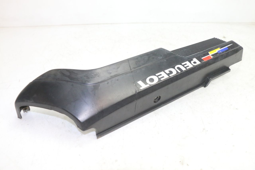 photo de CARENA SOTTO SELLA DESTRA PEUGEOT 103 SPX CLIP 50 (1989 - 1992) - Primo piano tecnico