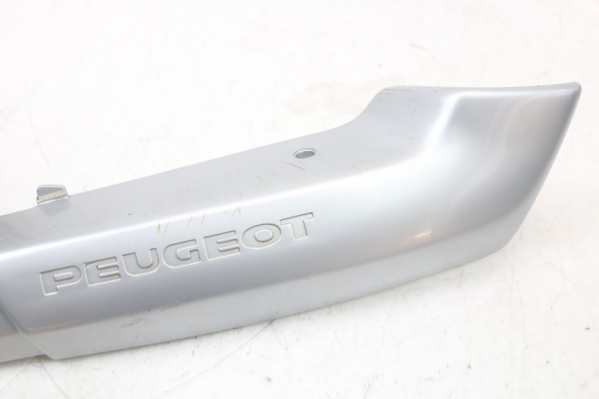 photo de COPERCHIO SOTTO SELLA DESTRO PEUGEOT 103 VOGUE VS2 50 (2004 - 2017) - Zoom sullo stato d'uso