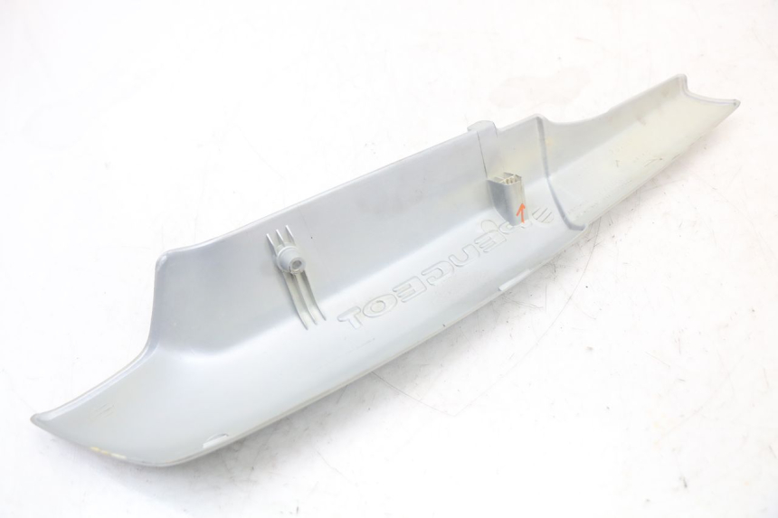 photo de COPERCHIO SOTTO SELLA DESTRO PEUGEOT 103 VOGUE VS2 50 (2004 - 2017) - Dettagli dei punti di fissaggio