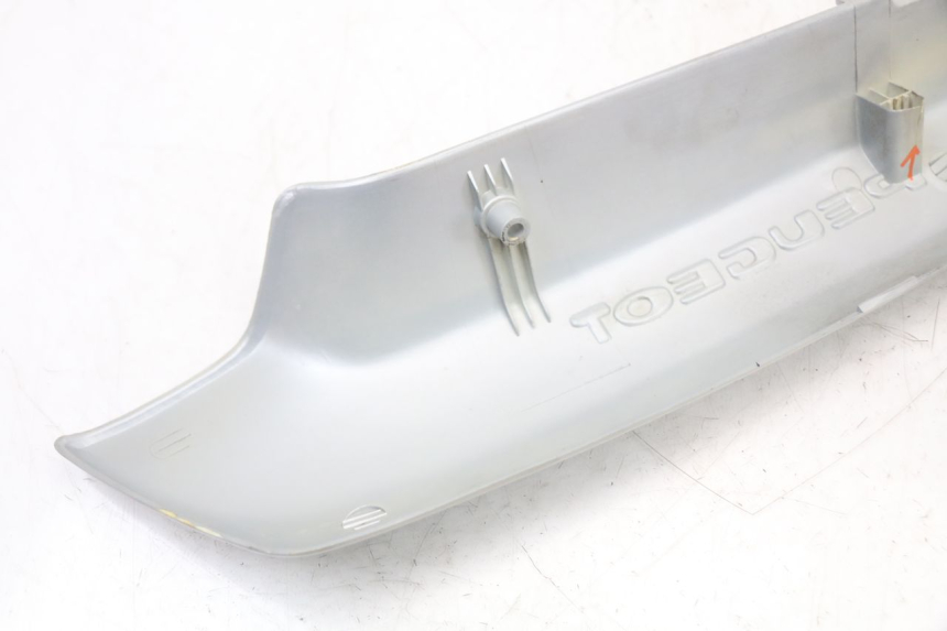 photo de COPERCHIO SOTTO SELLA DESTRO PEUGEOT 103 VOGUE VS2 50 (2004 - 2017) - Stato della superficie e materiale