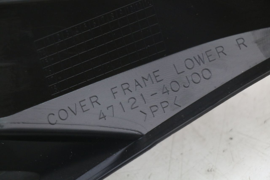 photo de CARENA SOTTO SELLA DESTRA SUZUKI ADDRESS 110 (2015 - 2020) - Marcature e riferimenti originali