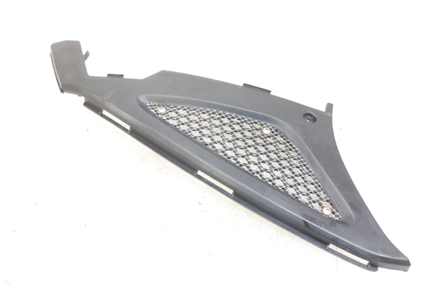 photo de COPERCHIO SOTTO SELLA DESTRO KYMCO AGILITY RS 4T 50 (2009 - 2013) - Altra angolazione