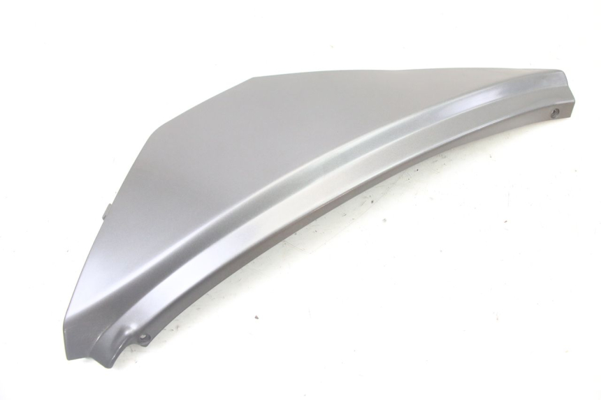 photo de COPERCHIO SOTTO SELLA DESTRO APRILIA ATLANTIC 125 (2003 - 2009) - Dettaglio del componente