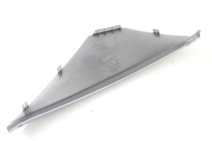 photo de COPERCHIO SOTTO SELLA DESTRO APRILIA ATLANTIC 125 (2003 - 2009) - Altra angolazione