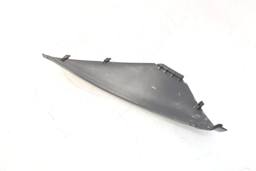 photo de CARENA SOTTO SELLA DESTRA APRILIA ATLANTIC S 125 (2010 - 2013) - Primo piano tecnico