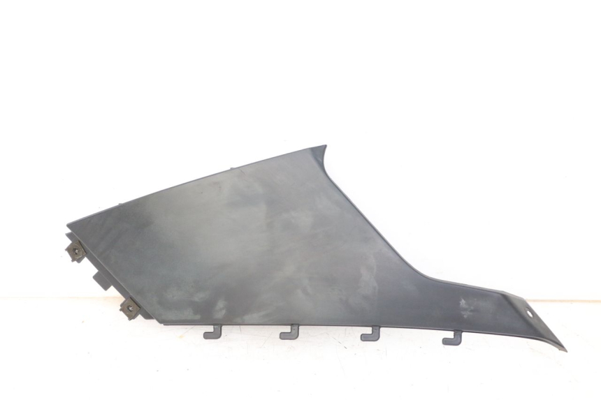 photo de COPERCHIO SOTTO SELLA DESTRO BMW C1 125 (2000 - 2003) - Altra angolazione