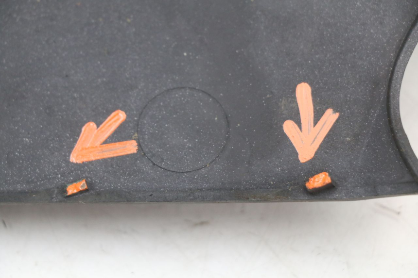 photo de COPERCHIO SOTTO SELLA DESTRO BMW C1 125 (2000 - 2003) - Dettagli dei punti di fissaggio