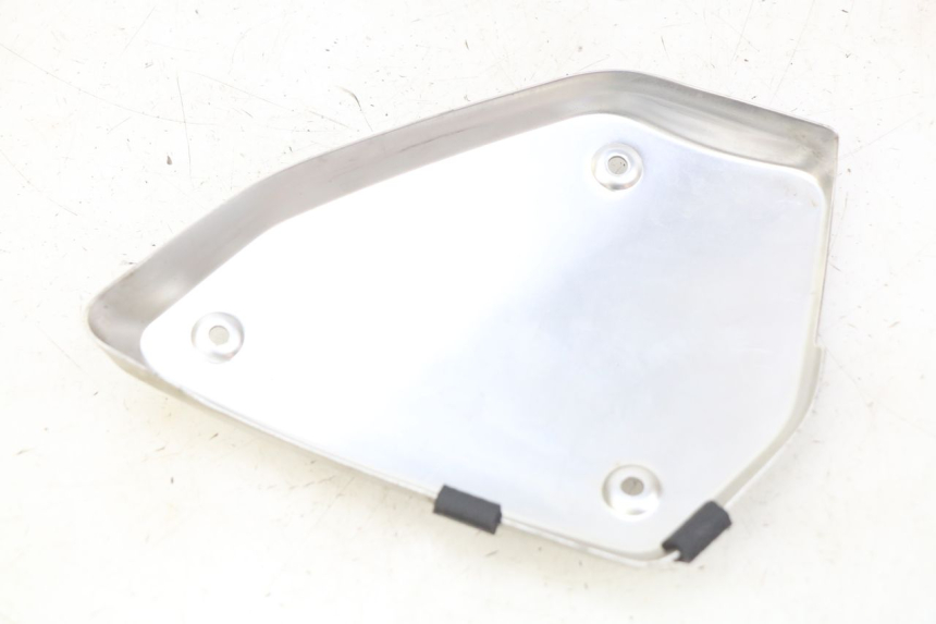 photo de COPERCHIO SOTTO SELLA DESTRO HONDA CB R 1000 (2018 - 2023) - Zoom sullo stato d'uso