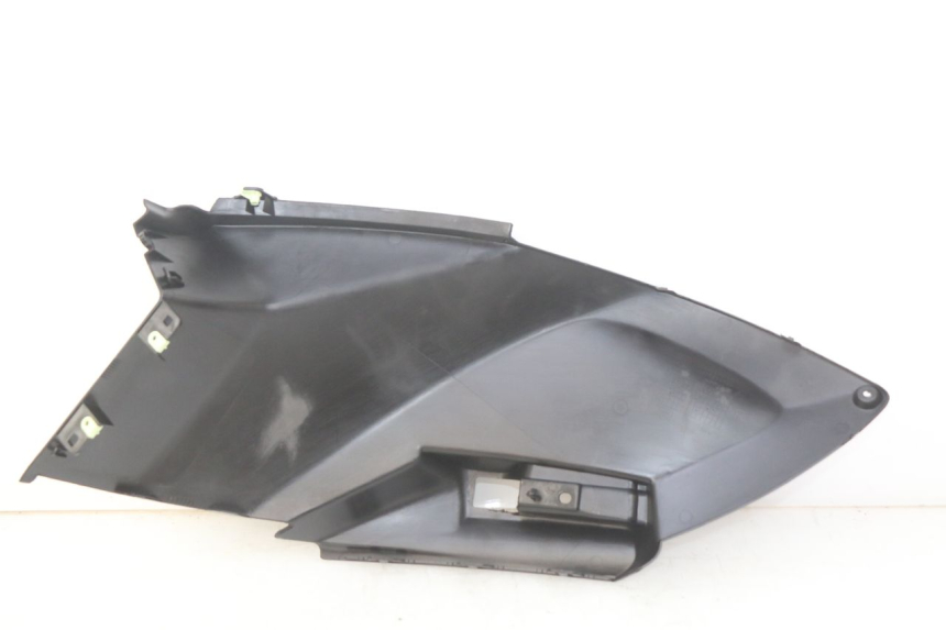 photo de COPERCHIO SOTTO SELLA DESTRO PEUGEOT CITYSTAR AIR 125 (2014 - 2017) - Primo piano tecnico