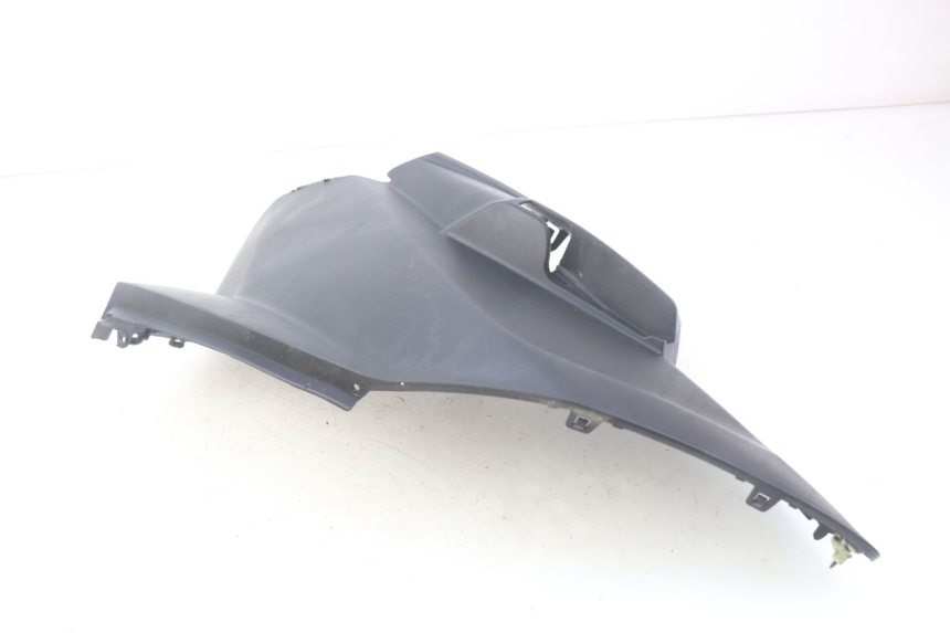 photo de COPERCHIO SOTTO SELLA DESTRO PEUGEOT CITYSTAR 125 (2011 - 2017) - Altra angolazione