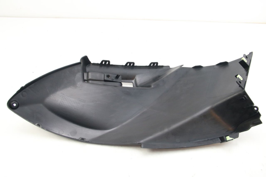 photo de COPERCHIO SOTTO SELLA DESTRO PEUGEOT CITYSTAR 125 (2011 - 2017) - Dettagli dei punti di fissaggio