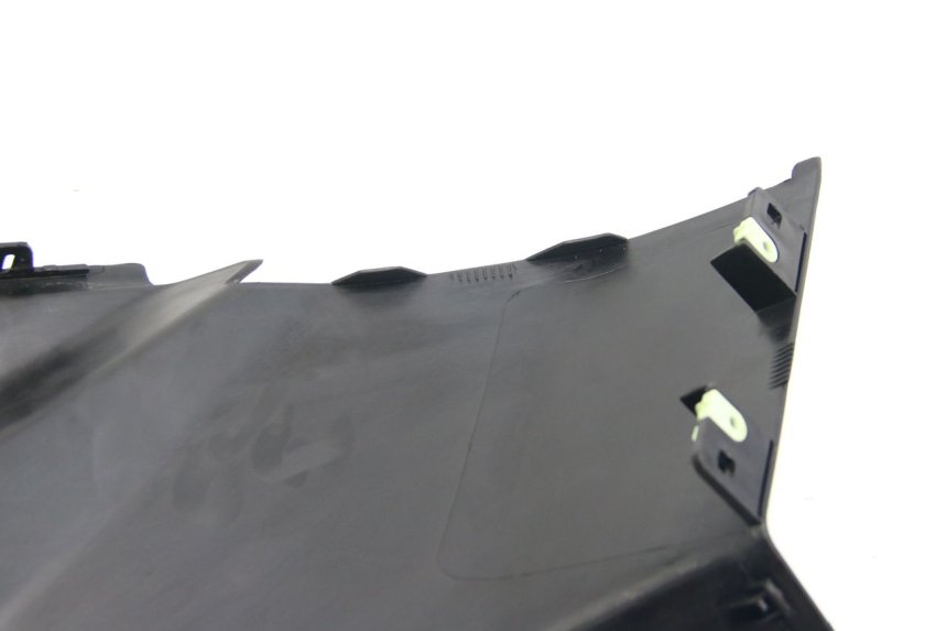 photo de COPERCHIO SOTTO SELLA DESTRO PEUGEOT CITYSTAR 125 (2011 - 2017) - Stato della superficie e materiale