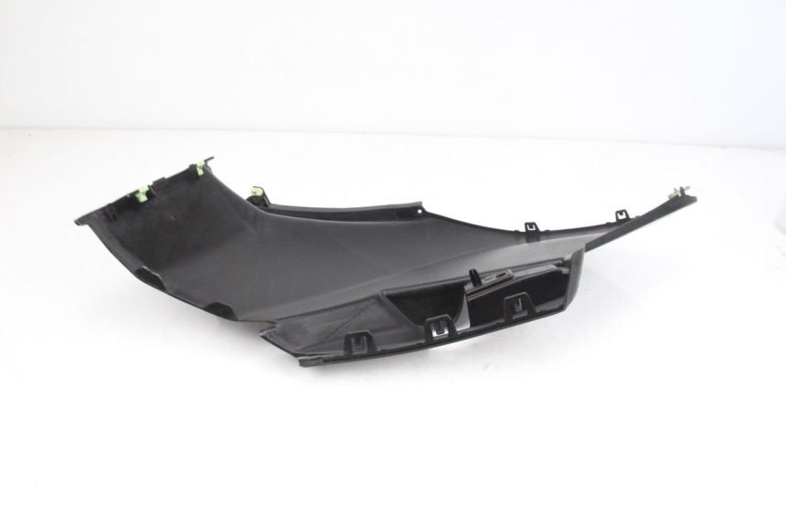 photo de COPERCHIO SOTTO SELLA DESTRO PEUGEOT CITYSTAR 50 (2013 - 2017) - Primo piano tecnico