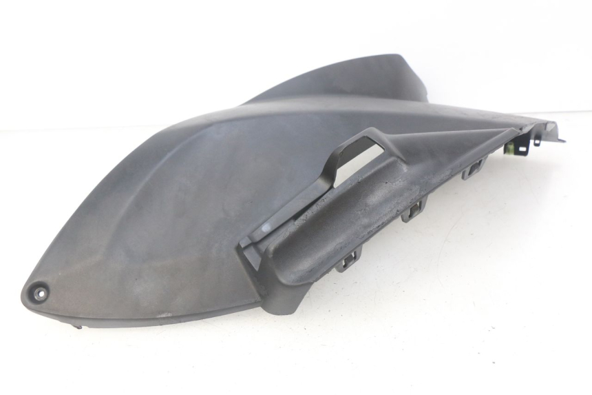 photo de COPERCHIO SOTTO SELLA DESTRO PEUGEOT CITYSTAR 50 (2013 - 2017) - Primo piano tecnico