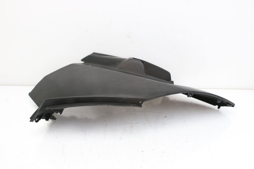 photo de COPERCHIO SOTTO SELLA DESTRO PEUGEOT CITYSTAR 50 (2013 - 2017) - Altra angolazione