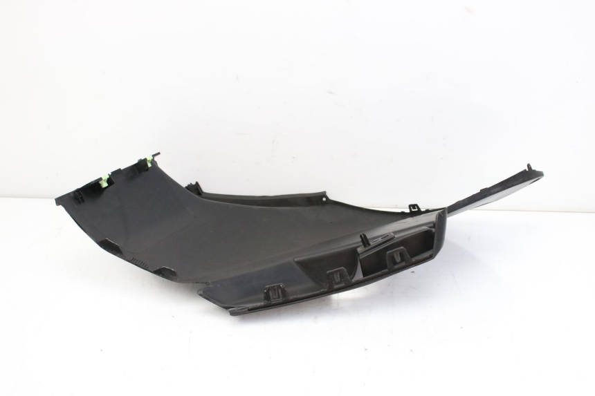 photo de COPERCHIO SOTTO SELLA DESTRO PEUGEOT CITYSTAR 50 (2013 - 2017) - Primo piano tecnico