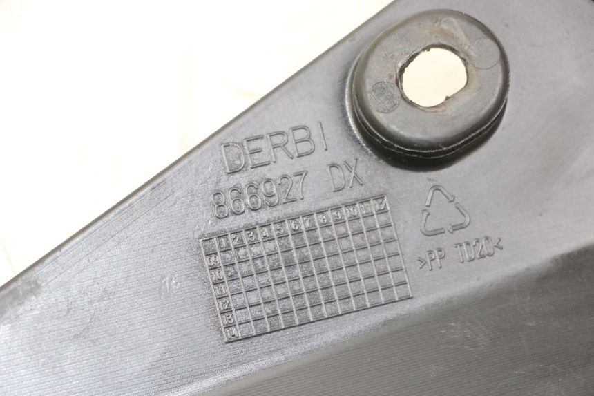 photo de CARENA SOTTO SELLA DESTRA DERBI SENDA SM DRD X-TREME 50 (2011 - 2017) - Zoom sullo stato d'uso