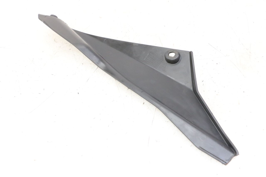 photo de CARENA SOTTO SELLA DESTRA DERBI SENDA SM DRD X-TREME 50 (2011 - 2017) - Altra angolazione