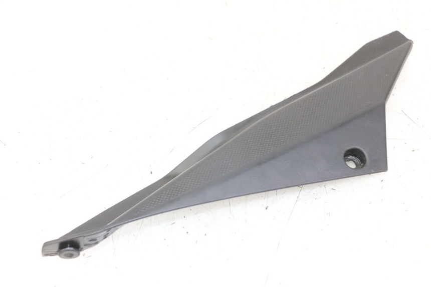 photo de CARENA SOTTO SELLA DESTRA DERBI SENDA SM DRD X-TREME 50 (2011 - 2017) - Dettagli dei punti di fissaggio