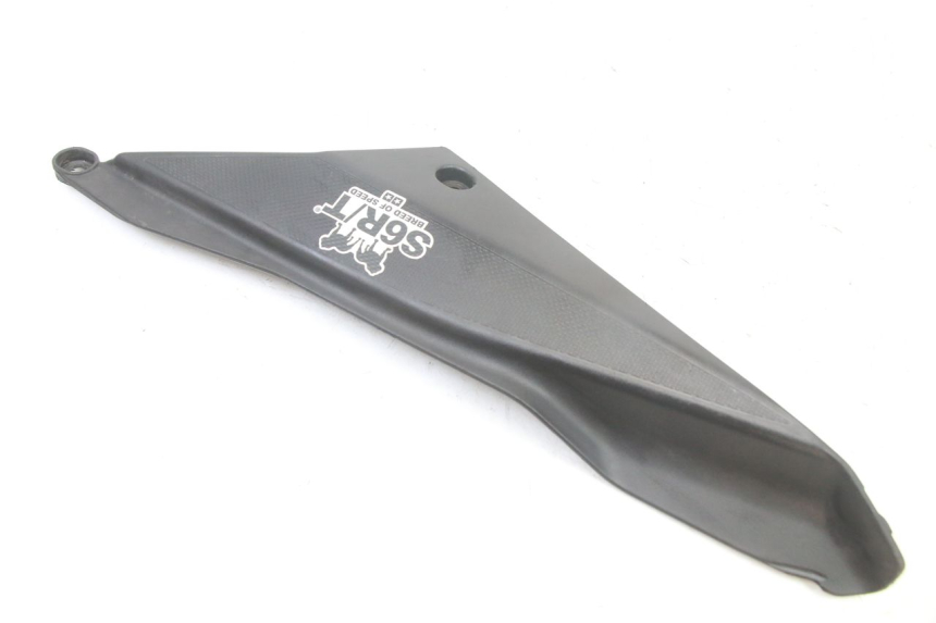 photo de CARENA SOTTO SELLA DESTRA DERBI SENDA SM DRD X-TREME 50 (2011 - 2017) - Dettaglio del componente