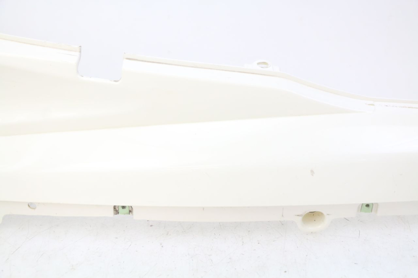 photo de COPERCHIO SOTTO SELLA DESTRO PEUGEOT DJANGO 2T 50 (2014 - 2019) - Caratteristiche distintive