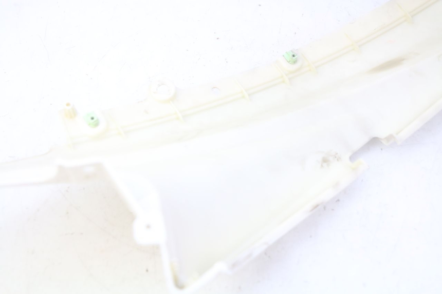 photo de COPERCHIO SOTTO SELLA DESTRO PEUGEOT DJANGO 2T 50 (2014 - 2019) - Zoom sullo stato d'uso