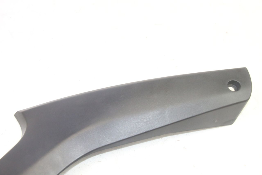 photo de CARENA SOTTO SELLA DESTRA SUZUKI DL V STROM 1000 (2002 - 2007) - Zoom sullo stato d'uso