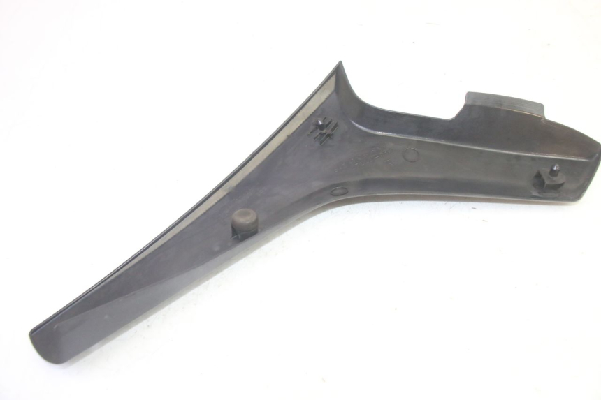 photo de CARENA SOTTO SELLA DESTRA SUZUKI DL V STROM 1000 (2002 - 2007) - Dettagli dei punti di fissaggio