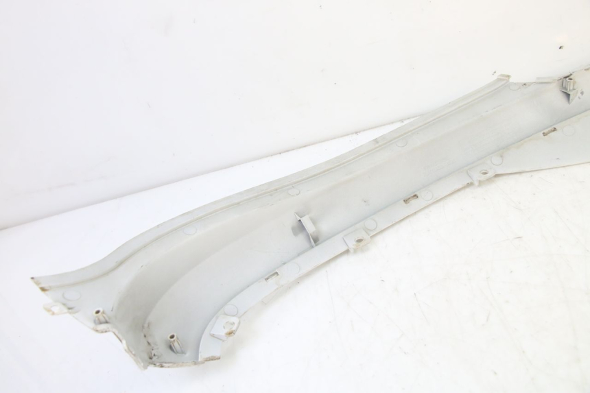 photo de COPERCHIO SOTTO SELLA DESTRO SYM FIDDLE 3 III 125 (2014 - 2020) - Dettagli dei punti di fissaggio