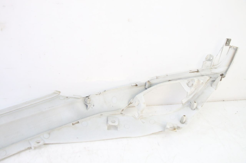 photo de COPERCHIO SOTTO SELLA DESTRO SYM FIDDLE 3 III 125 (2014 - 2020) - Stato della superficie e materiale