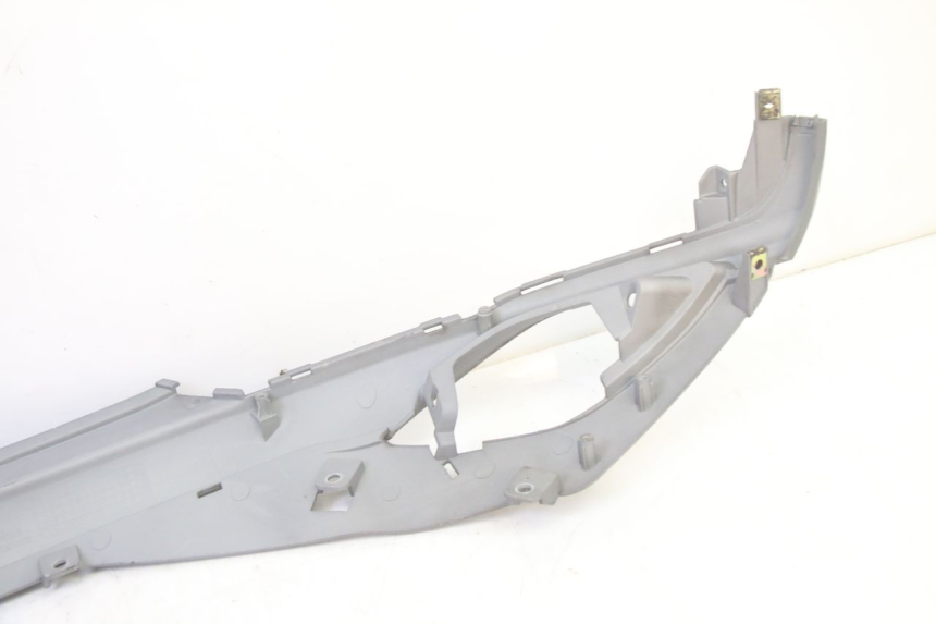 photo de COPERCHIO SOTTO SELLA DESTRO SYM FIDDLE 3 III 125 (2014 - 2020) - Dettagli dei punti di fissaggio