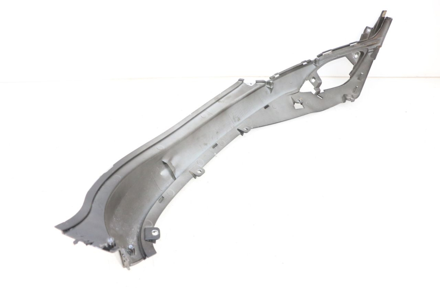 photo de CARENA SOTTO SELLA DESTRA SYM FIDDLE 3 III 50 (2014 - 2020) - Altra angolazione