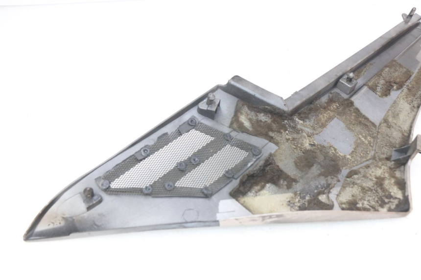 photo de COPERCHIO SOTTO SELLA DESTRO YAMAHA FJ 3CX 1200 (1986 - 1996) - Zoom sullo stato d'uso