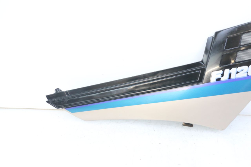 photo de COPERCHIO SOTTO SELLA DESTRO YAMAHA FJ 3CX 1200 (1986 - 1996) - Zoom sui componenti